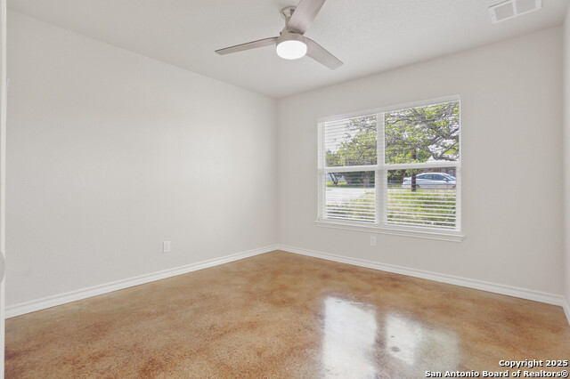 Listing photo id 15 for 150 Hill Dr
