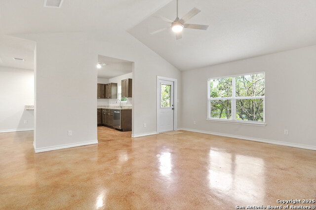 Listing photo id 5 for 150 Hill Dr
