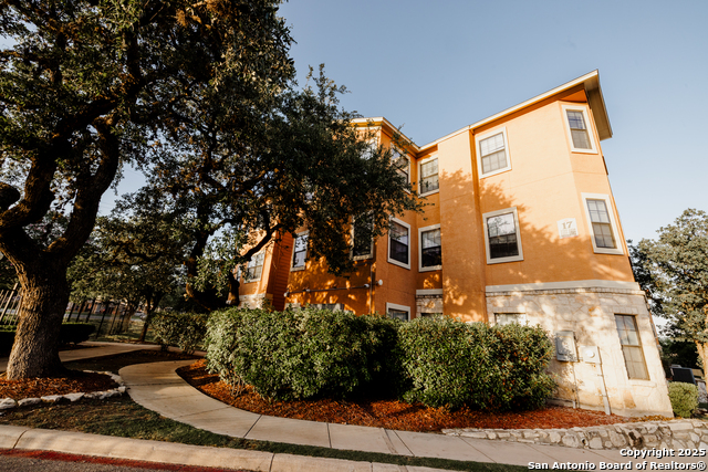6160 Eckhert Apt 1