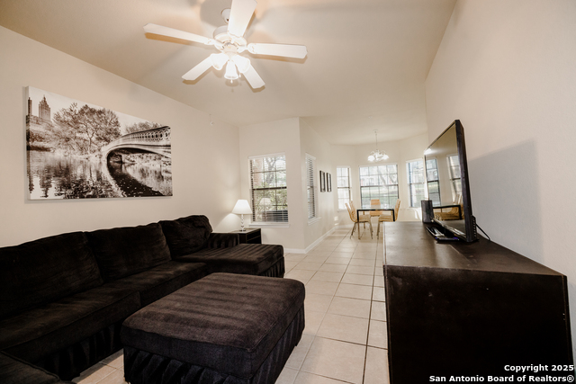 Listing photo id 8 for 6160 Eckhert Apt 1