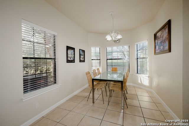 Listing photo id 11 for 6160 Eckhert Apt 1