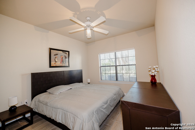 Listing photo id 12 for 6160 Eckhert Apt 1