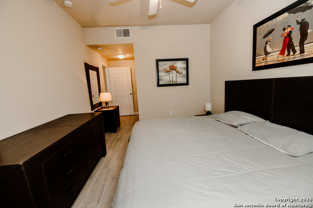 Listing photo id 14 for 6160 Eckhert Apt 1