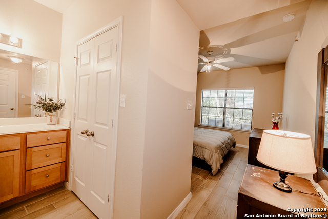 Listing photo id 17 for 6160 Eckhert Apt 1