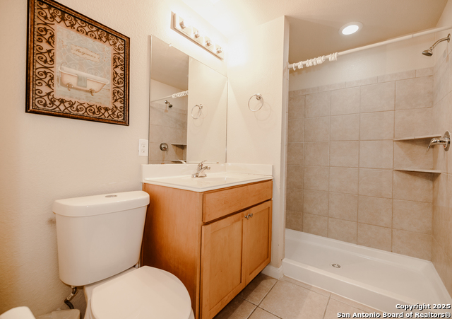 Listing photo id 18 for 6160 Eckhert Apt 1