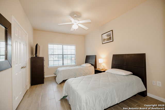Listing photo id 19 for 6160 Eckhert Apt 1
