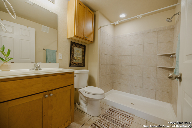 Listing photo id 23 for 6160 Eckhert Apt 1