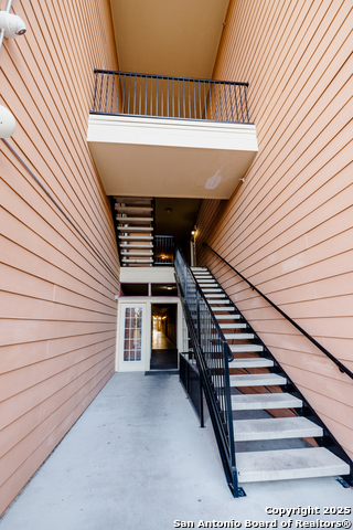 Listing photo id 28 for 6160 Eckhert Apt 1