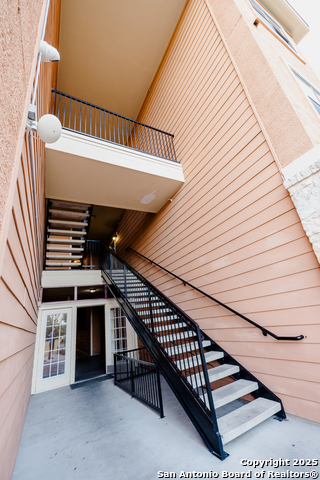 Listing photo id 29 for 6160 Eckhert Apt 1