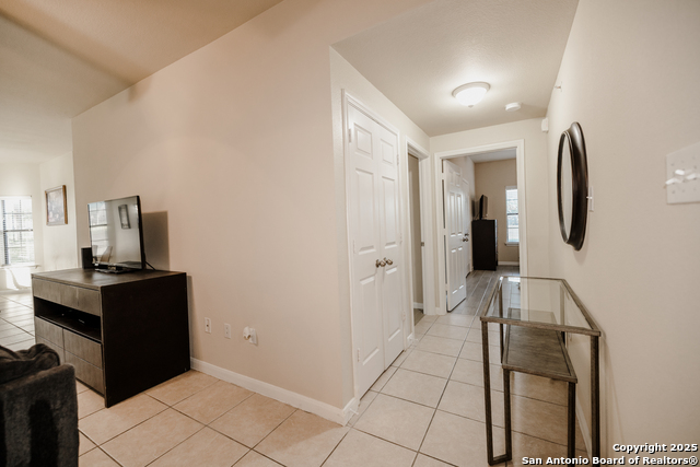 Listing photo id 4 for 6160 Eckhert Apt 1