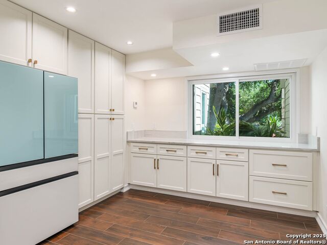 Image 13 of 47 For 12535 Elm Manor