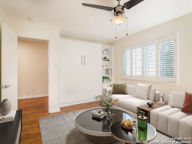 Image 33 of 47 For 12535 Elm Manor