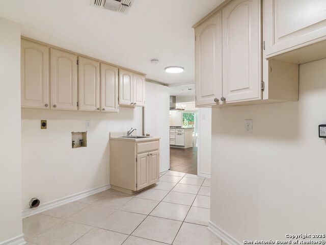 Image 37 of 47 For 12535 Elm Manor