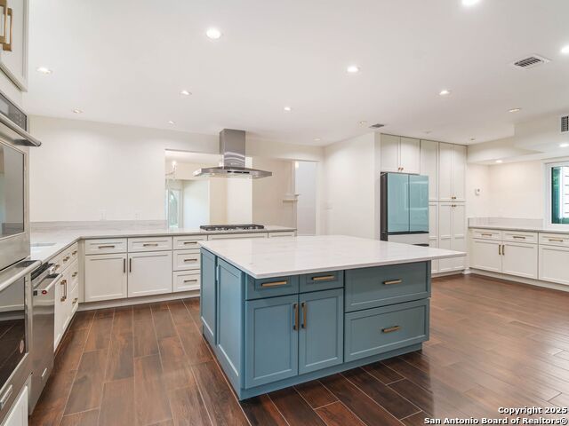 Image 8 of 47 For 12535 Elm Manor