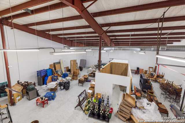 Image 10 of 25 For 2104 Memorial Blvd.