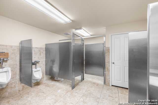 Image 14 of 25 For 2104 Memorial Blvd.