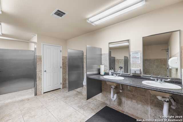 Image 15 of 25 For 2104 Memorial Blvd.