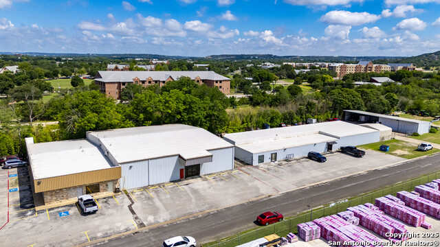 Image 3 of 25 For 2104 Memorial Blvd.