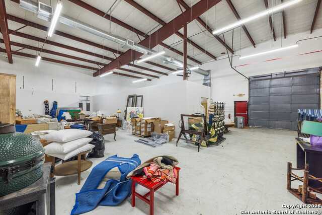 Image 4 of 25 For 2104 Memorial Blvd.