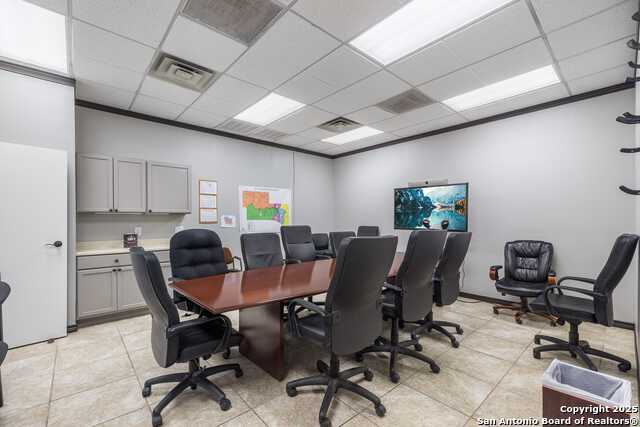 Image 7 of 25 For 2104 Memorial Blvd.