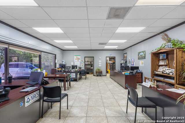 Image 8 of 25 For 2104 Memorial Blvd.