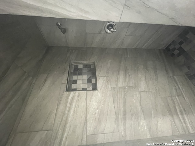 Listing photo id 9 for 2018 Harpers Ferry St