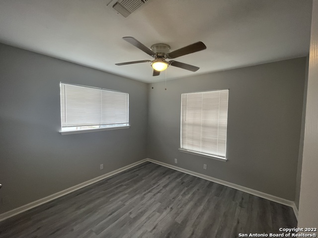 Listing photo id 11 for 2018 Harpers Ferry St