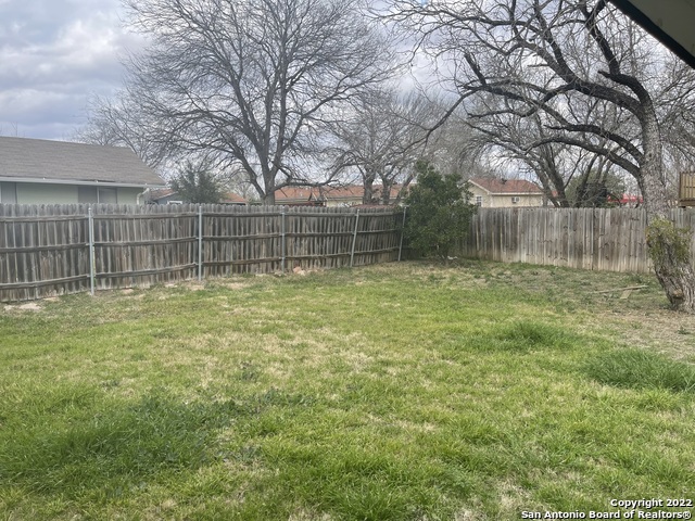 Listing photo id 16 for 2018 Harpers Ferry St