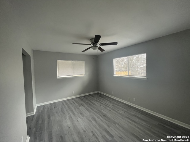 Listing photo id 7 for 2018 Harpers Ferry St