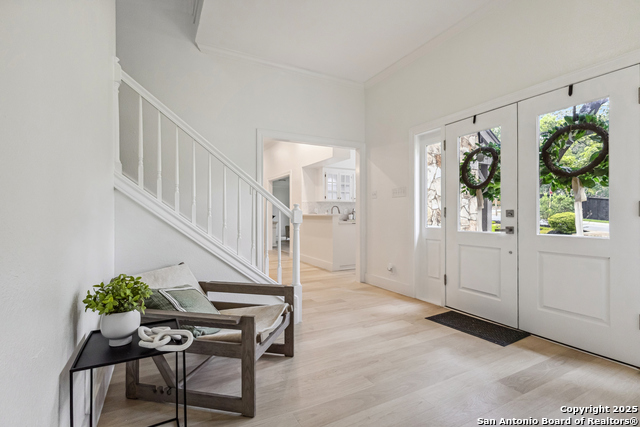 Listing photo id 8 for 302 Bluffcove