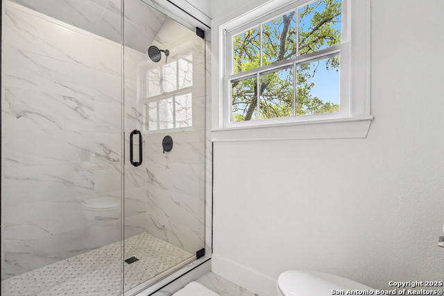 Listing photo id 26 for 302 Bluffcove