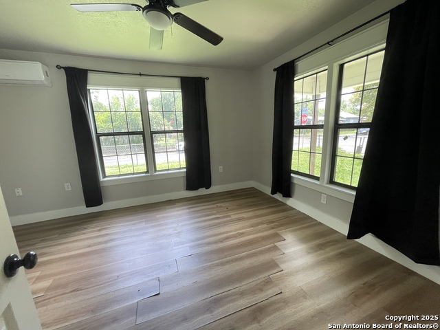 Listing photo id 10 for 603 Humboldt