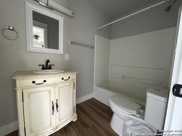 Listing photo id 11 for 603 Humboldt