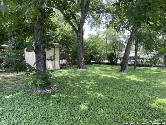 Listing photo id 15 for 603 Humboldt