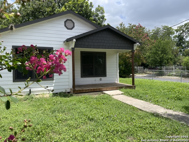 Listing photo id 0 for 603 Humboldt