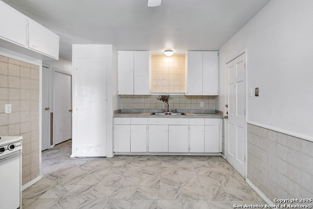 Image 10 of 26 For 4806 Luz Ave