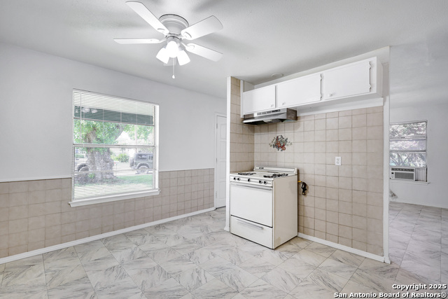 Image 13 of 26 For 4806 Luz Ave