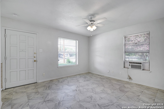 Image 5 of 26 For 4806 Luz Ave