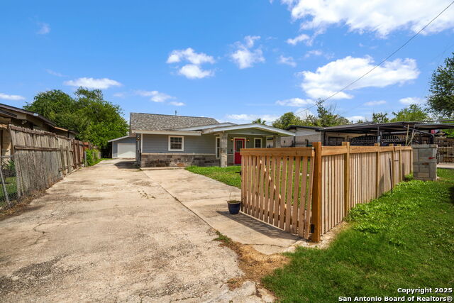 Image 2 of 32 For 122 Colleen Dr