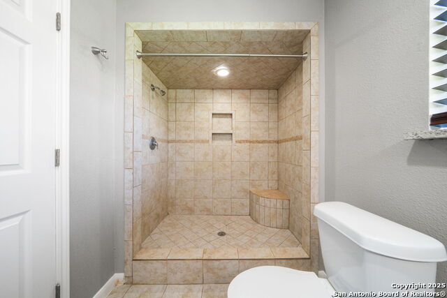 Image 20 of 32 For 122 Colleen Dr