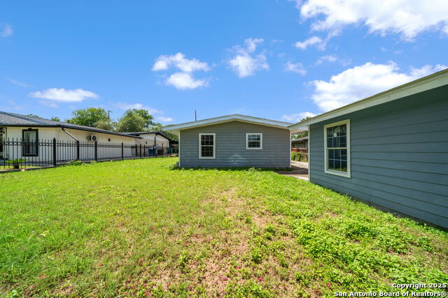 Image 31 of 32 For 122 Colleen Dr