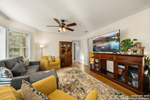 Listing photo id 9 for 2803 Haeckerville