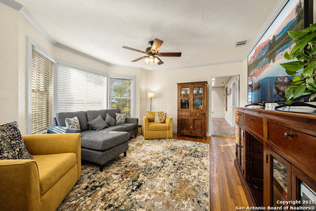 Listing photo id 10 for 2803 Haeckerville