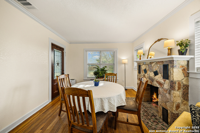 Listing photo id 13 for 2803 Haeckerville