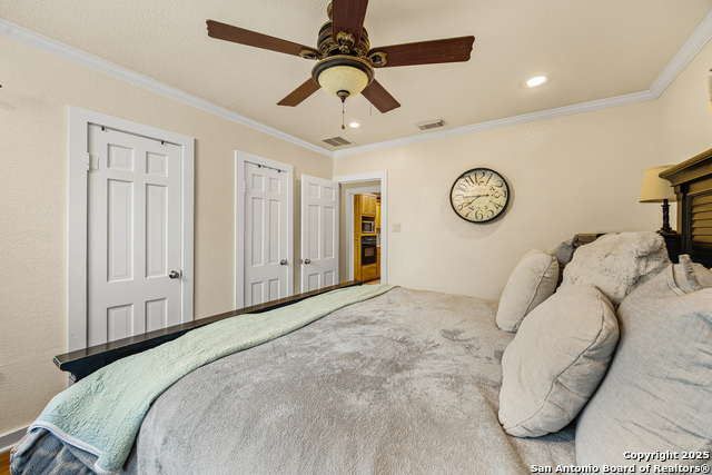 Listing photo id 16 for 2803 Haeckerville