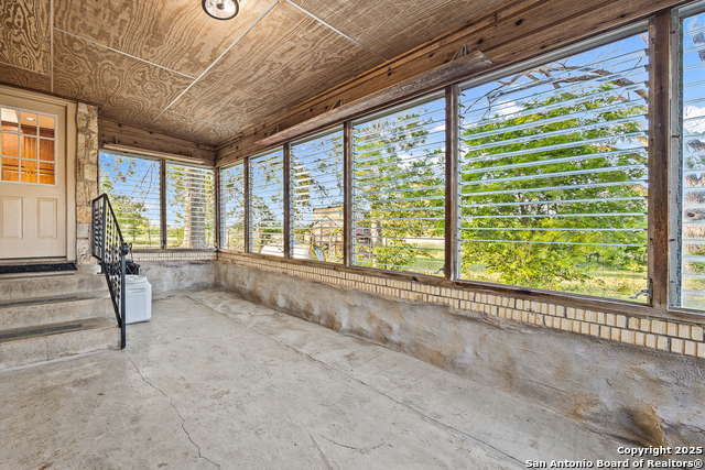 Listing photo id 21 for 2803 Haeckerville