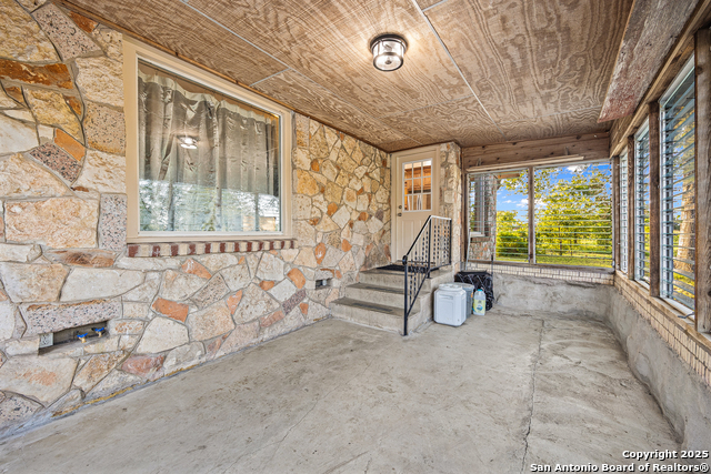 Listing photo id 22 for 2803 Haeckerville