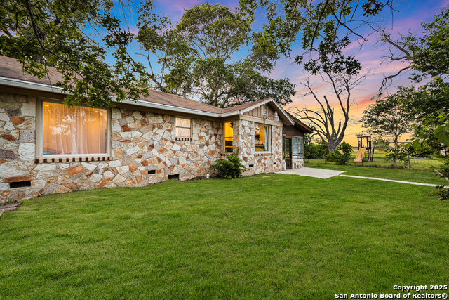 Listing photo id 25 for 2803 Haeckerville