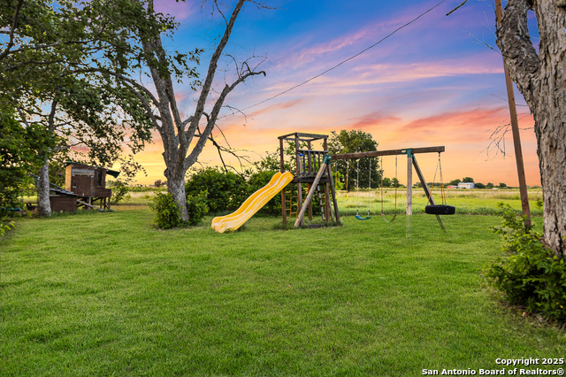 Listing photo id 26 for 2803 Haeckerville