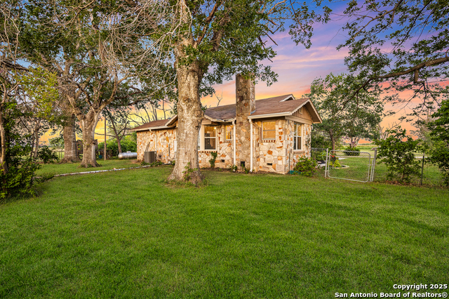 Listing photo id 33 for 2803 Haeckerville